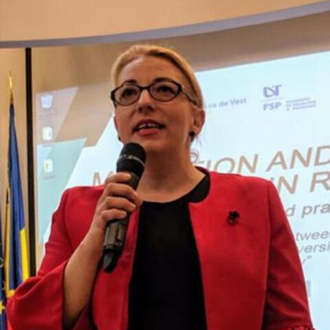 Dr Delia Stefenel